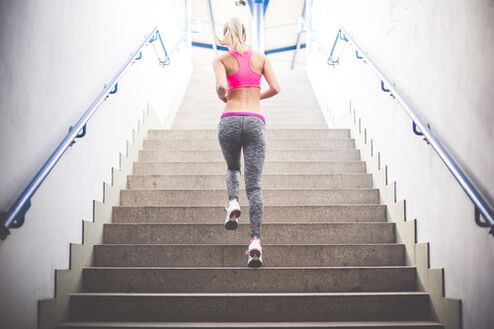 يعد صعود السلالم طريقة رائعة للتخلص من الوزن الزائد. 